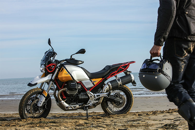 Moto modelo V85 TT. Marca Motoguzzi