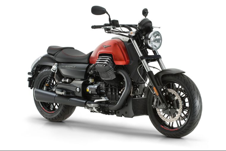 imagen de moto guzzi audace rosso