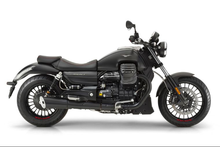 Moto modelo Audace, negro. Marca Motoguzzi
