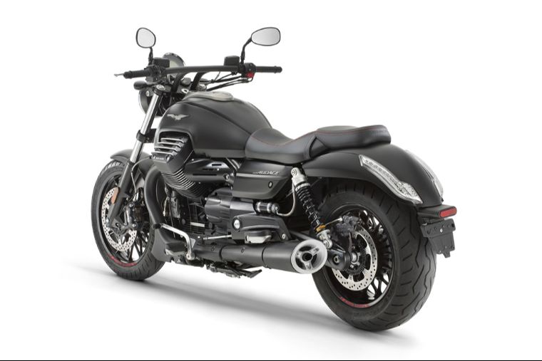Moto modelo Audace, negro. Marca Motoguzzi