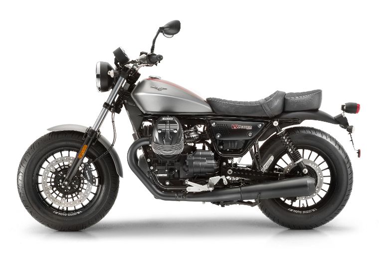 Moto modelo Bobber, color negro. Marca Motoguzzi