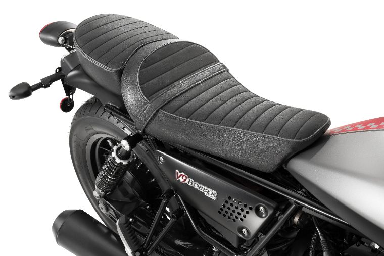Moto modelo Bobber, color negro. Marca Motoguzzi