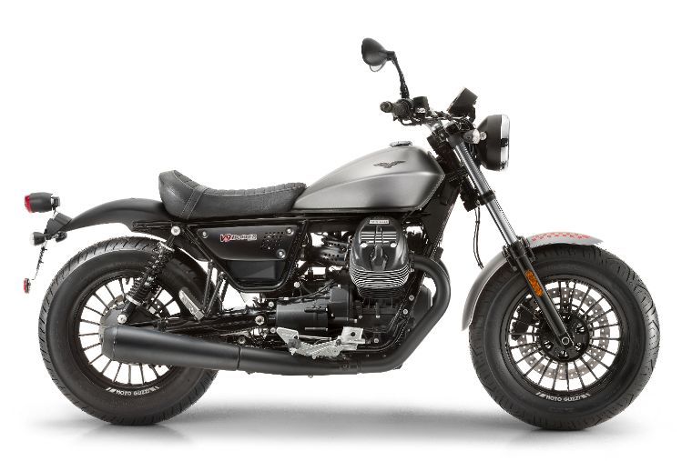 Moto modelo Bobber, color negro. Marca Motoguzzi