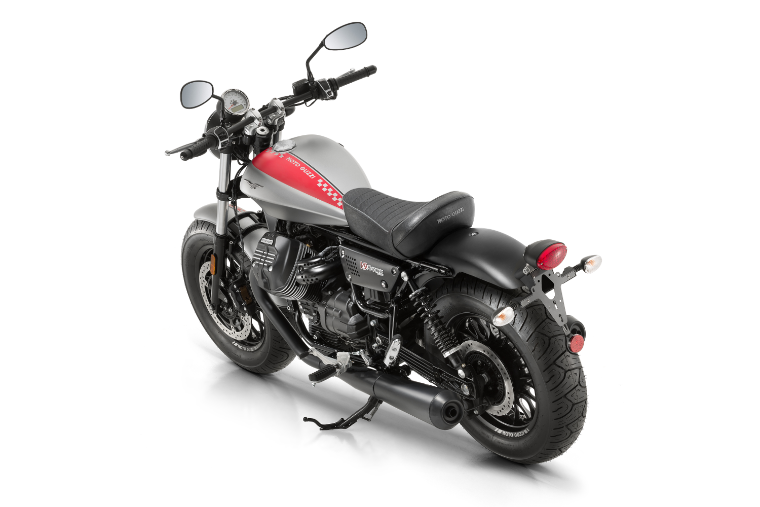 Moto modelo Bobber, color negro. Marca Motoguzzi
