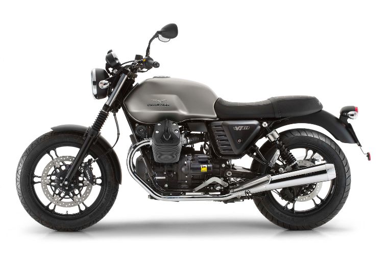 Moto modelo Stone, color gris. Marca Motoguzzi